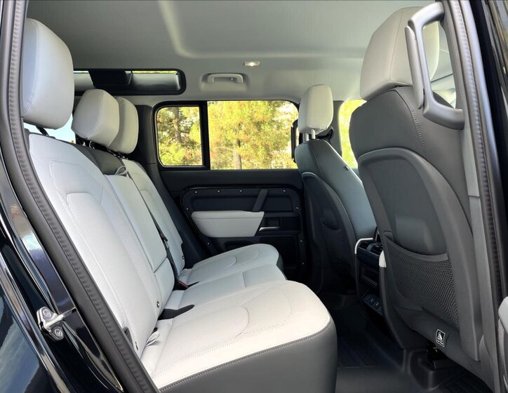 Land Rover Defender SUV 3,0 l 183 kw