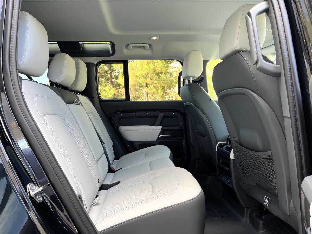 Land Rover Defender SUV 3,0 l 183 kw