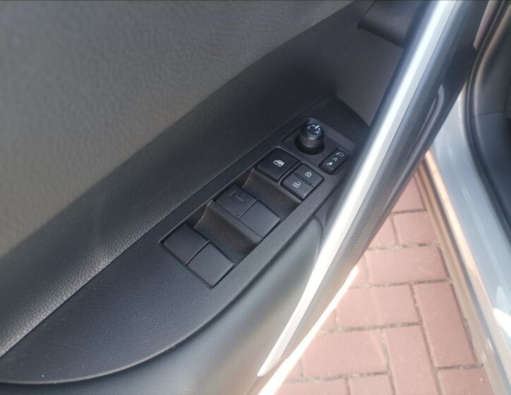 Toyota Corolla Cross SUV / Terénní 2,0 l 112 kw