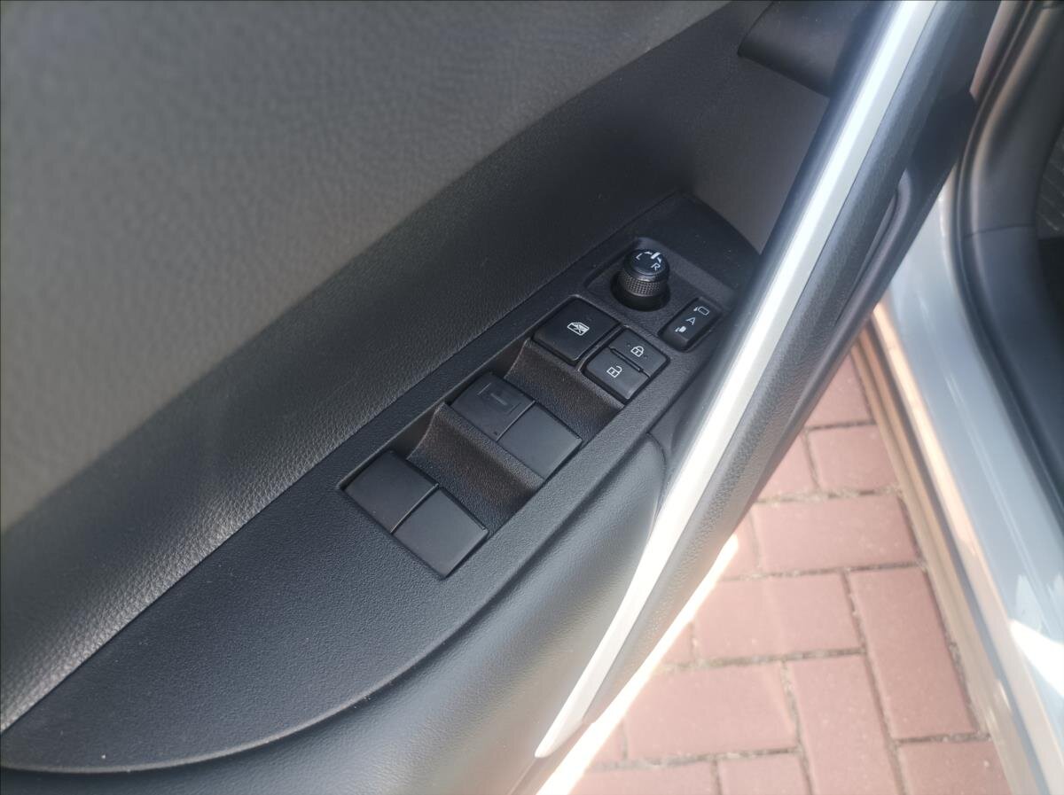 Toyota Corolla Cross SUV / Terénní 2,0 l 112 kw