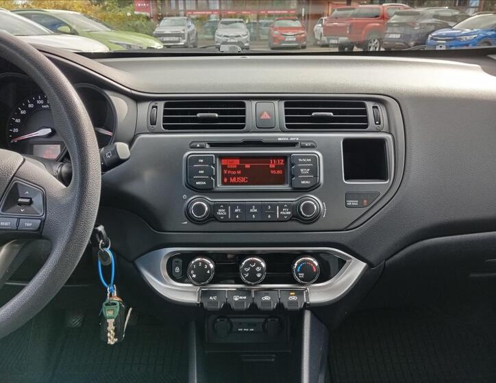KIA Rio 18