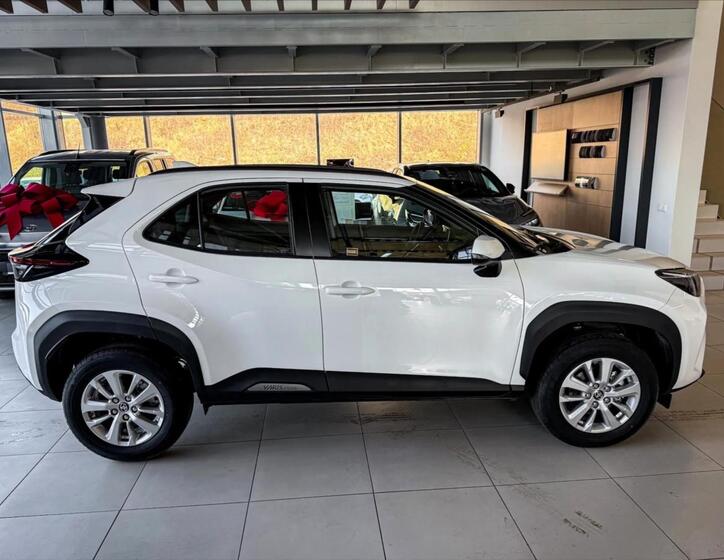 Toyota Yaris Cross 4