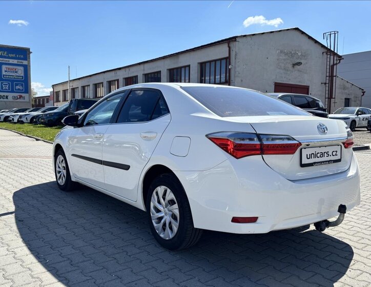 Toyota Corolla Sedan / Limuzína 1,6 l 97 kw