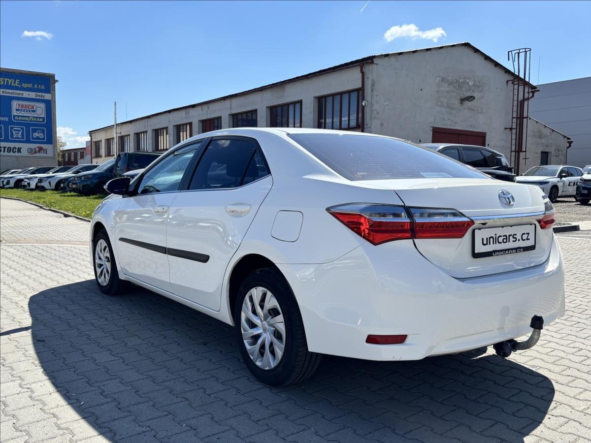 Toyota Corolla Sedan / Limuzína 1,6 l 97 kw