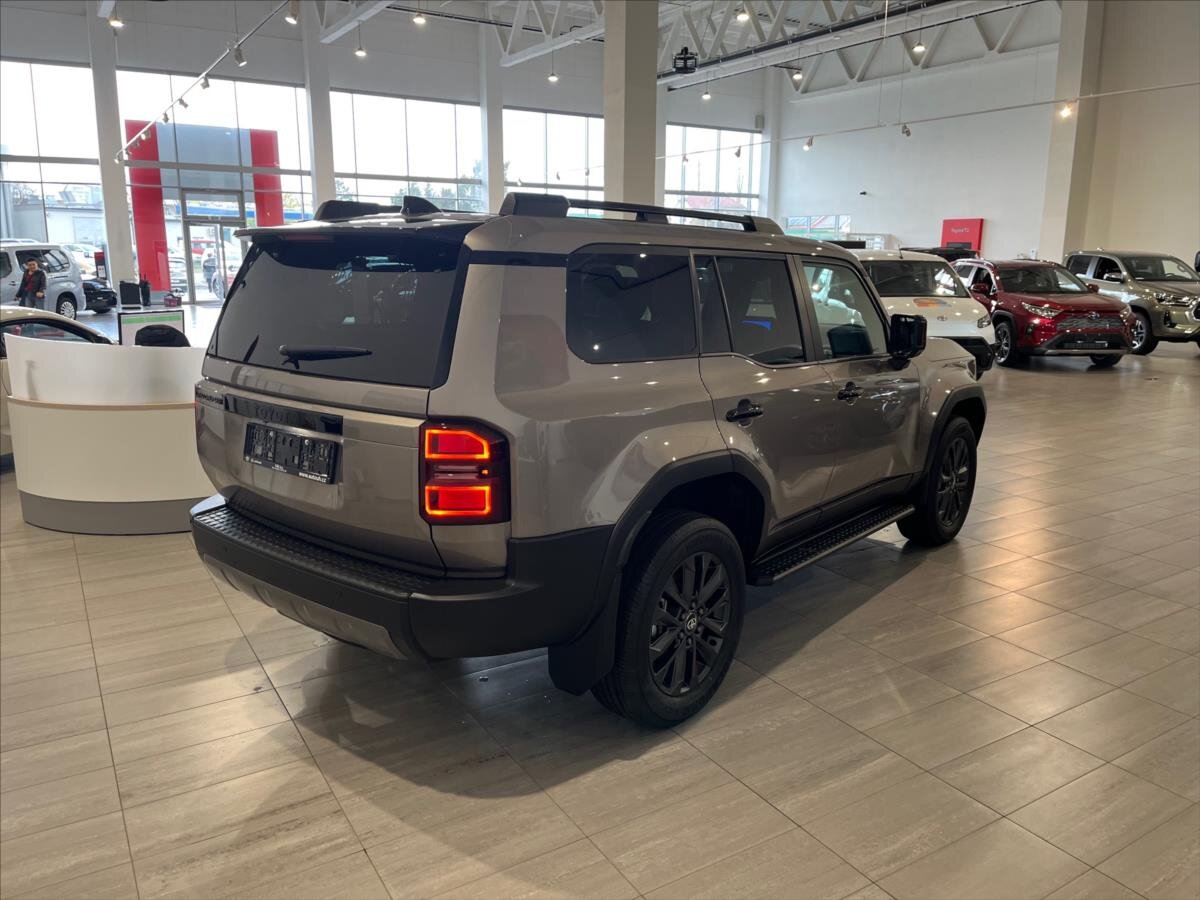 Toyota Land Cruiser SUV 2,8 l 150 kw