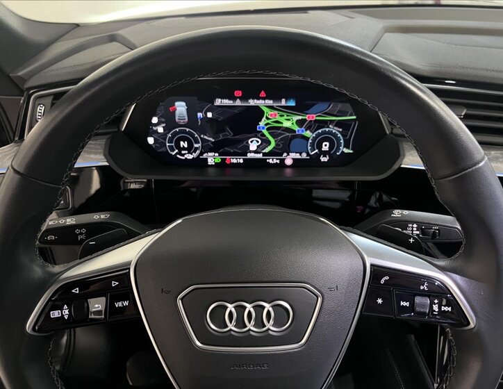 Audi Q8 e-tron SUV 0,0 300 kw