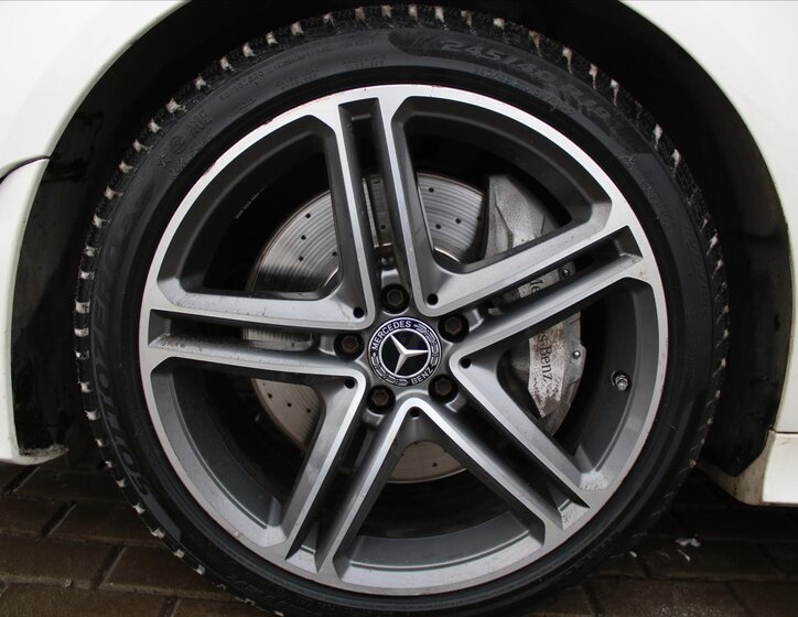 Mercedes-Benz CLS Sedan 3,0 l 270 kw