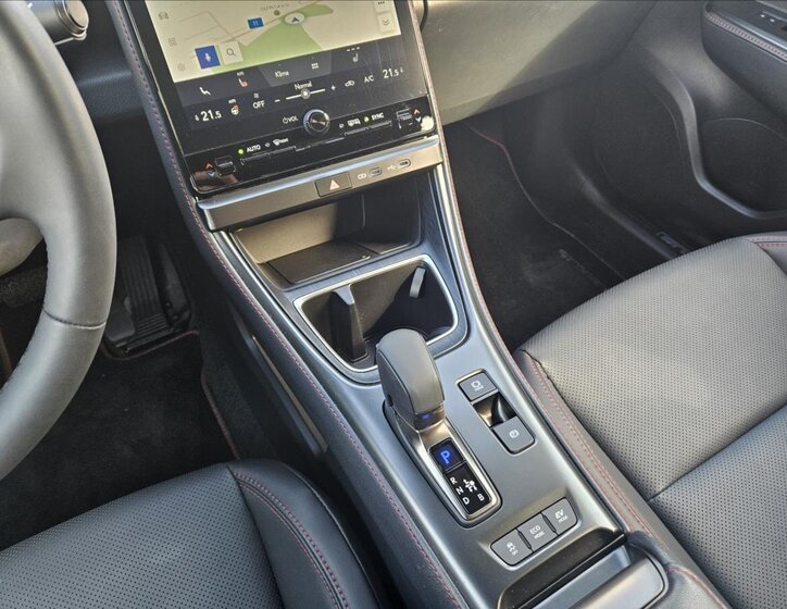 Lexus LBX SUV / Terénní 1,5 l 100 kw