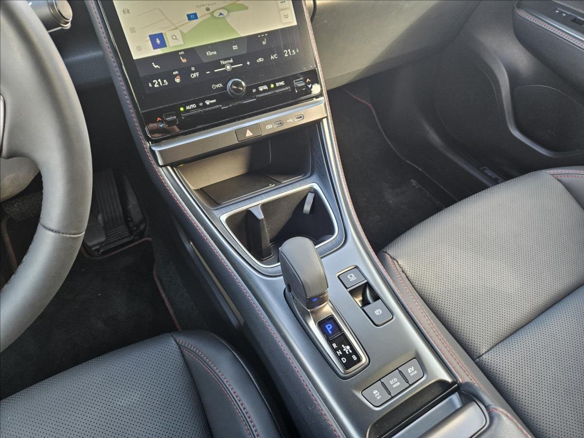 Lexus LBX SUV / Terénní 1,5 l 100 kw