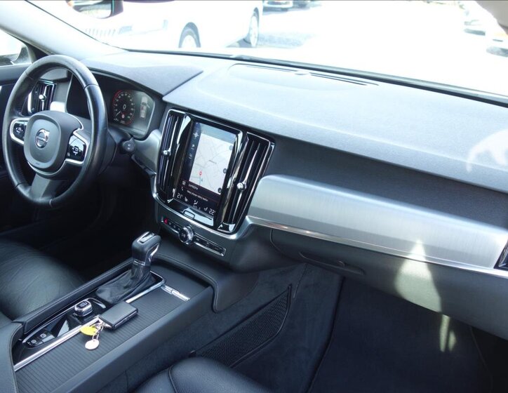 Volvo V90 Kombi 2,0 l 140 kw