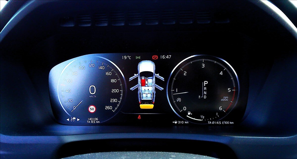 Volvo XC90 SUV / Terénní 2,0 l 173 kw