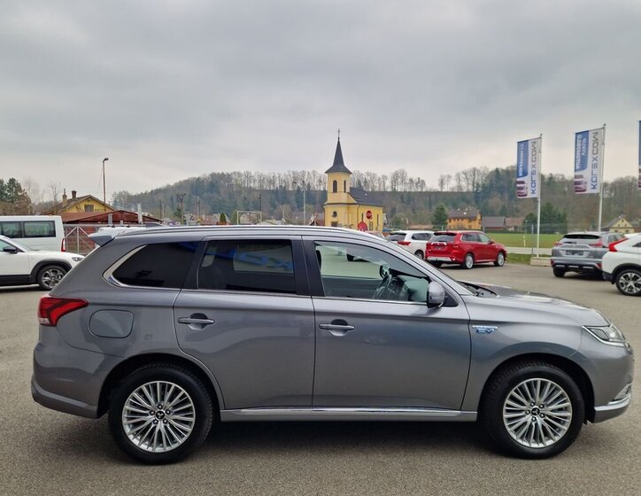 Mitsubishi Outlander SUV / Terénní 2,4 l 165 kw