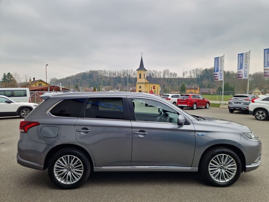 Mitsubishi Outlander SUV / Terénní 2,4 l 165 kw
