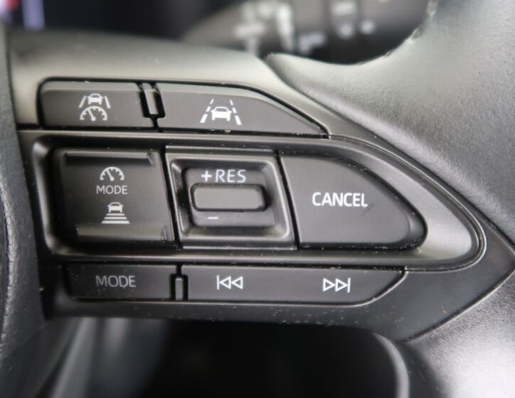 Toyota Yaris Cross 26