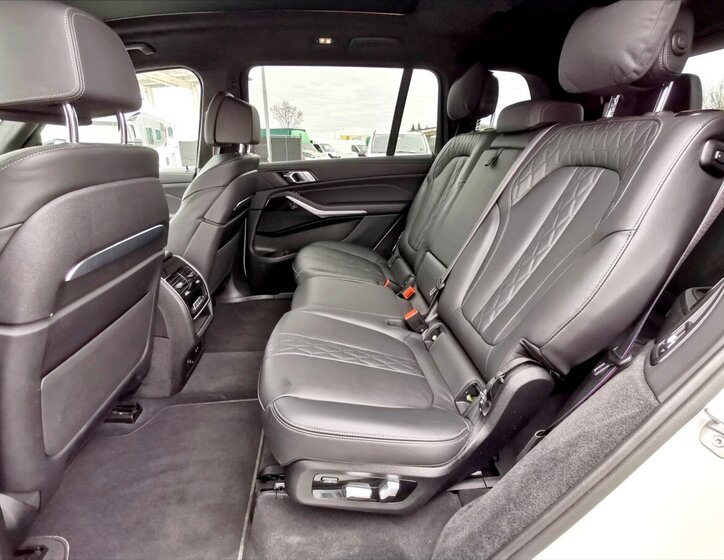 BMW X7 29