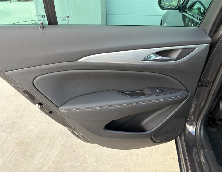 Opel Insignia Hatchback 2,0 l 128 kw