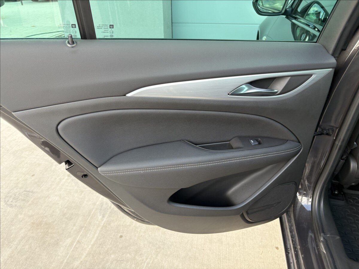 Opel Insignia Hatchback 2,0 l 128 kw