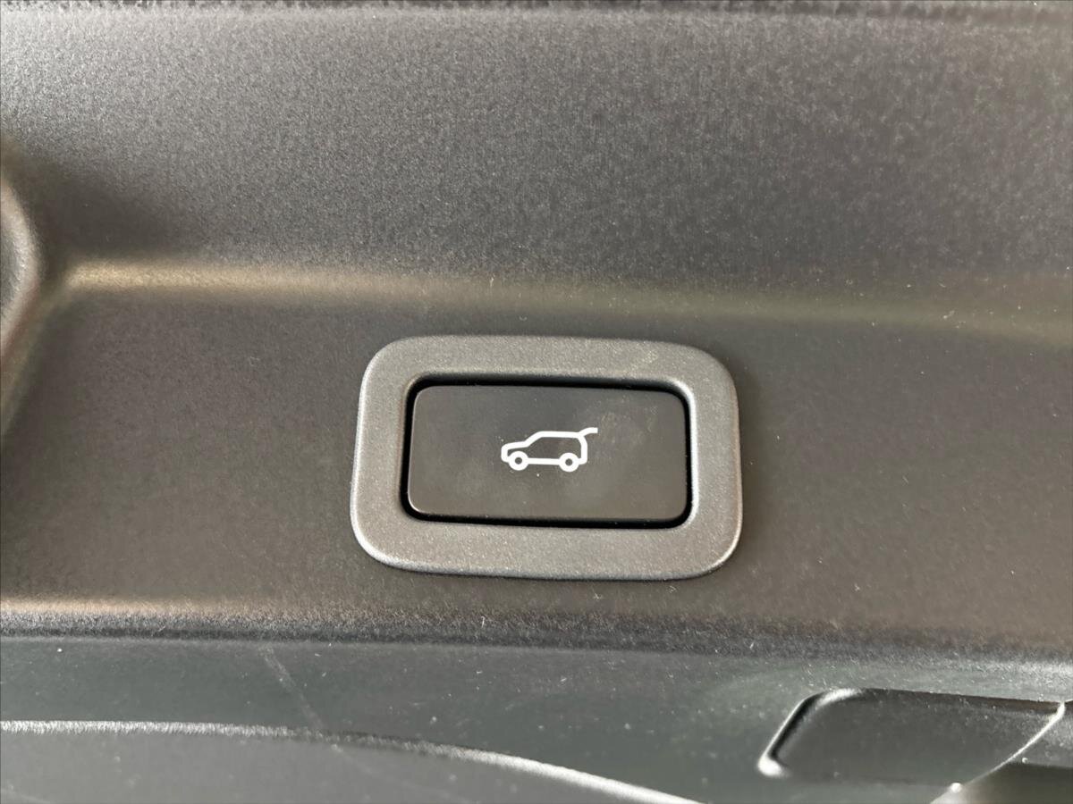 Jaguar F-Pace SUV / Terénní 2,0 l 132 kw