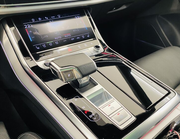 Audi Q8 SUV / Terénní 3,0 l 210 kw