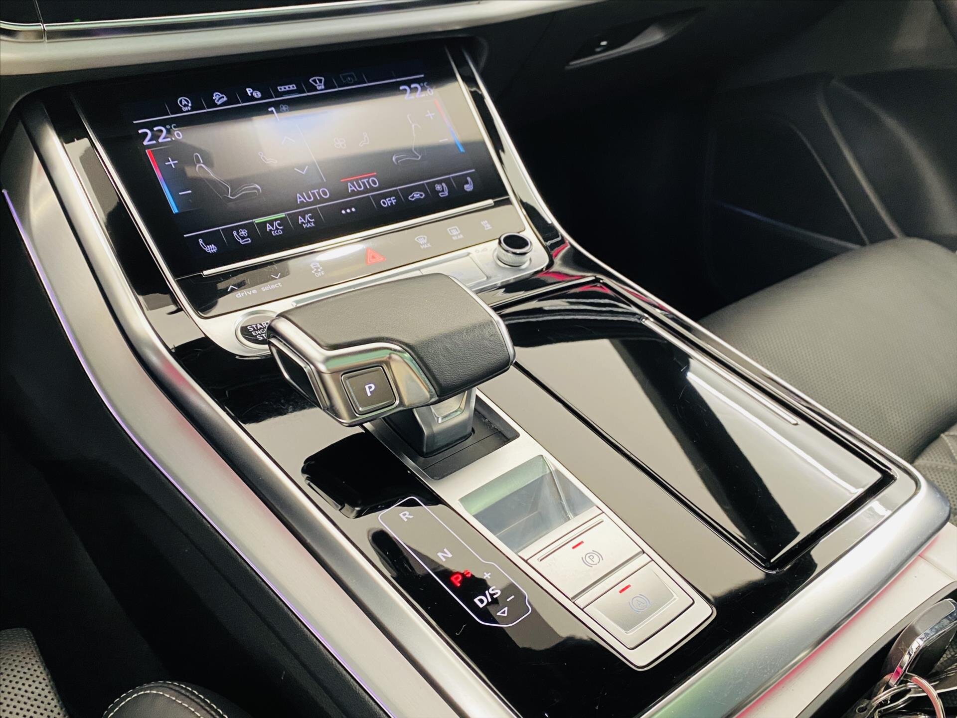 Audi Q8 SUV / Terénní 3,0 l 210 kw