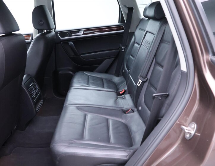 Volkswagen Touareg SUV / Terénní 3,0 l 180 kw