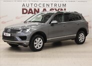 Volkswagen Touareg 1