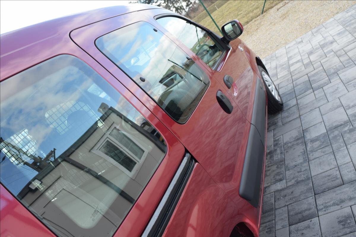 Renault Kangoo Kombi 1,1 l 55 kw