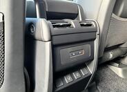 Land Rover Defender 33