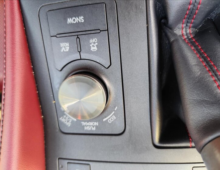 Lexus RC 300h Kupé 2,5 l 133 kw