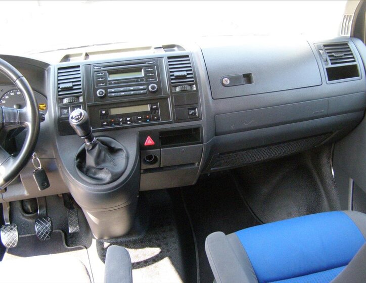 Volkswagen Caravelle Ostatní 2,5 l 128 kw