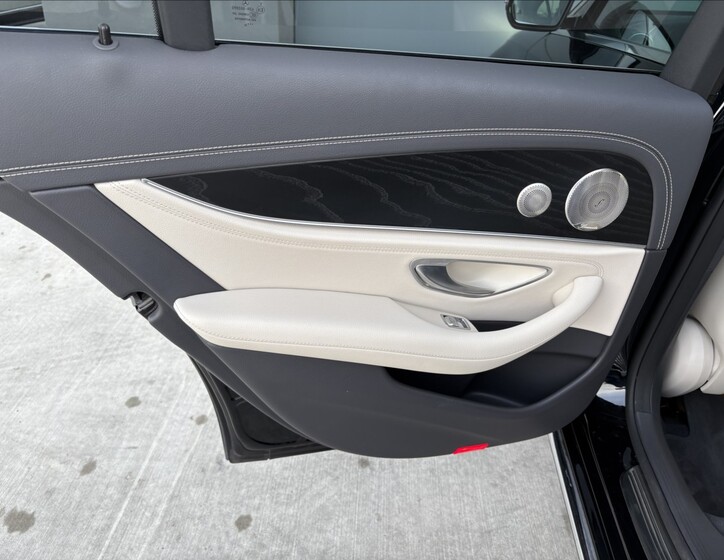 Mercedes-Benz Třídy E 30