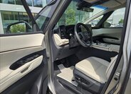 Lexus LM 350h VAN / Minibus 2,5 l 140 kw