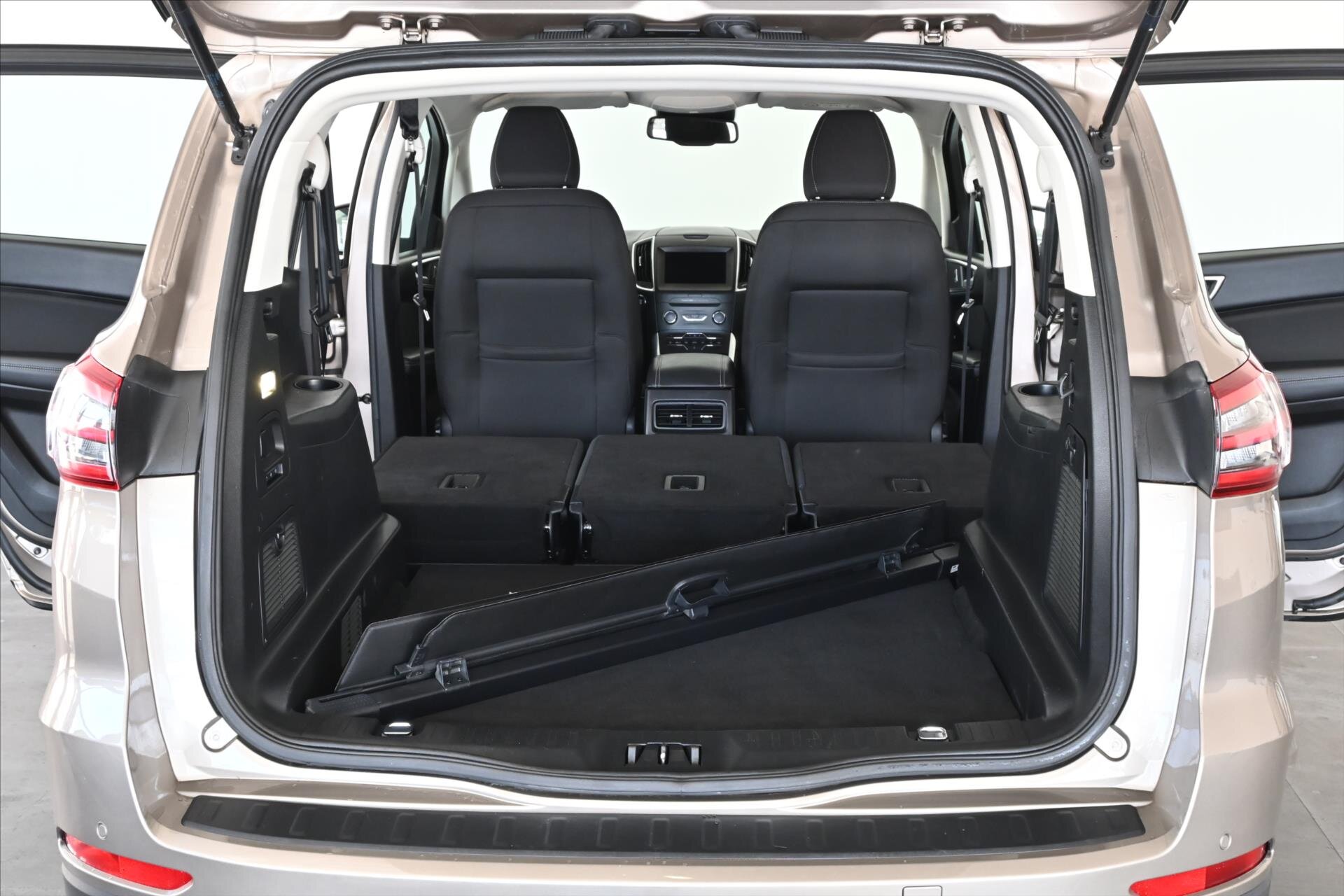 Ford S-MAX MPV 2,0 l 110 kw