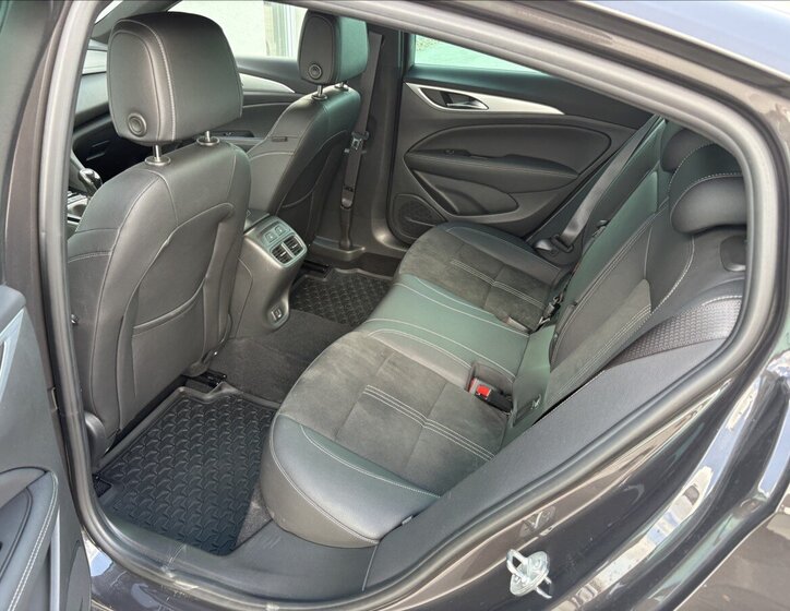 Opel Insignia Hatchback 2,0 l 128 kw