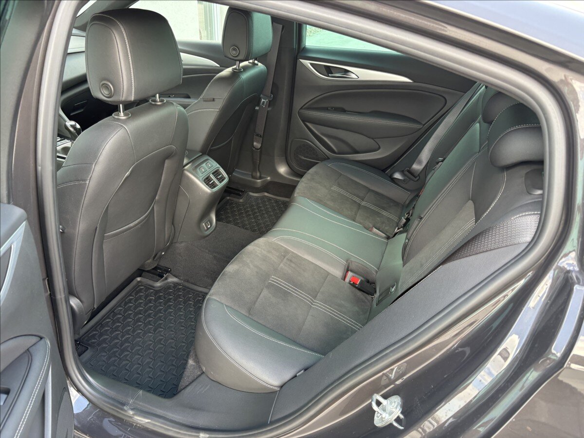 Opel Insignia Hatchback 2,0 l 128 kw