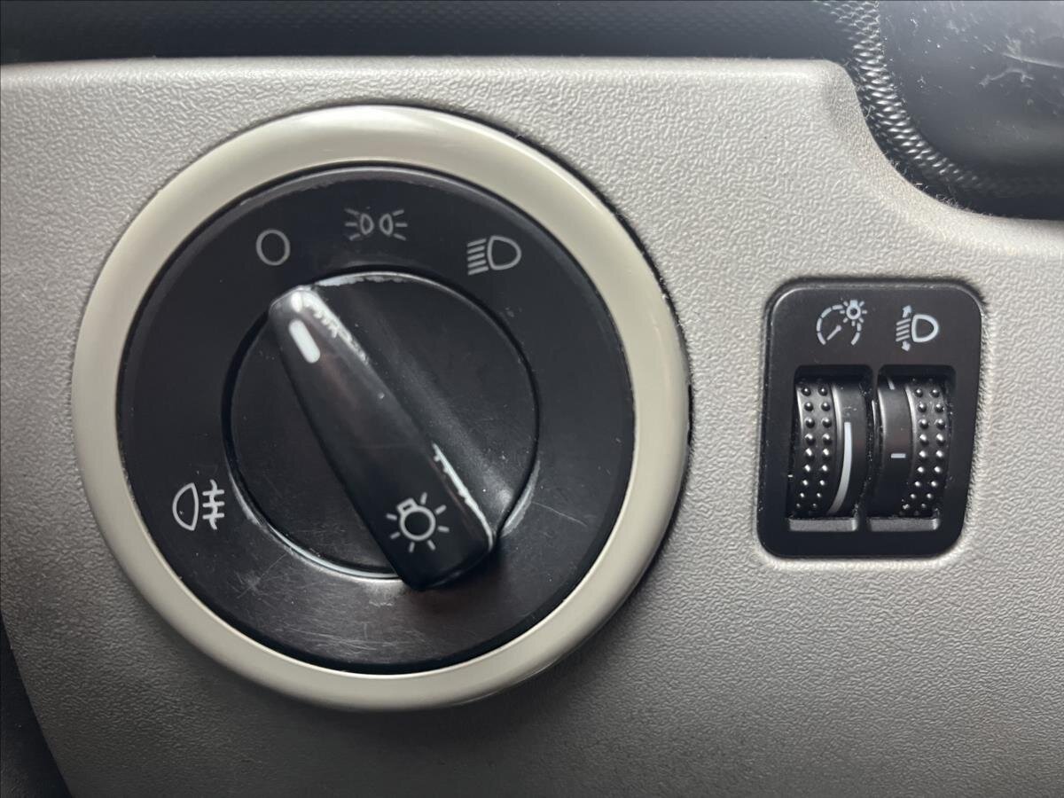 Volkswagen New Beetle Hatchback 1,6 l 74 kw