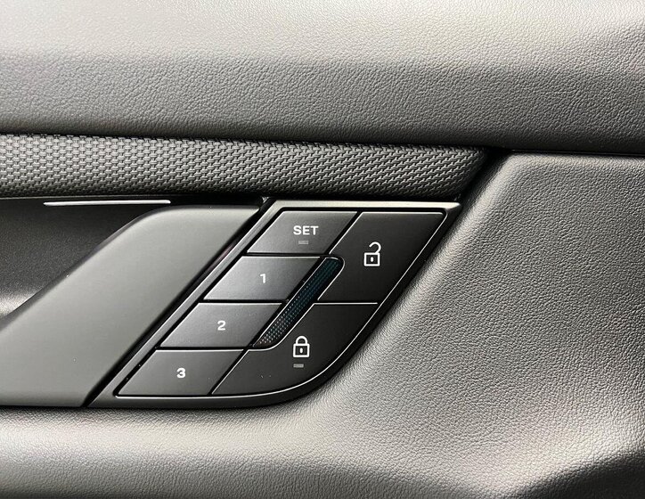 Porsche Taycan Sedan / Limuzína 0,0 320 kw