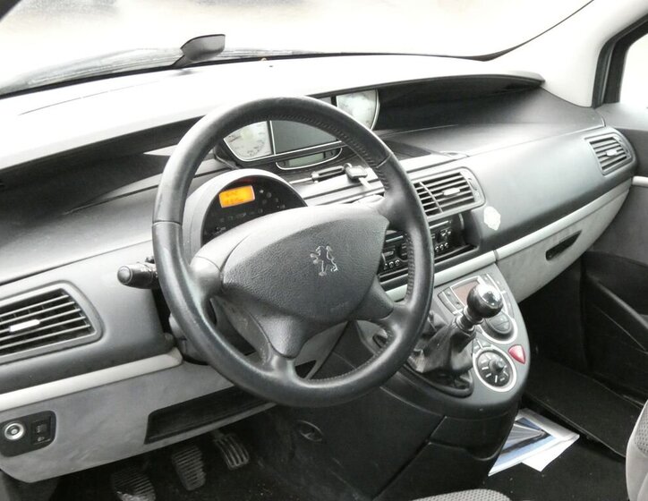 Peugeot 807 MPV 2,0 l 100 kw