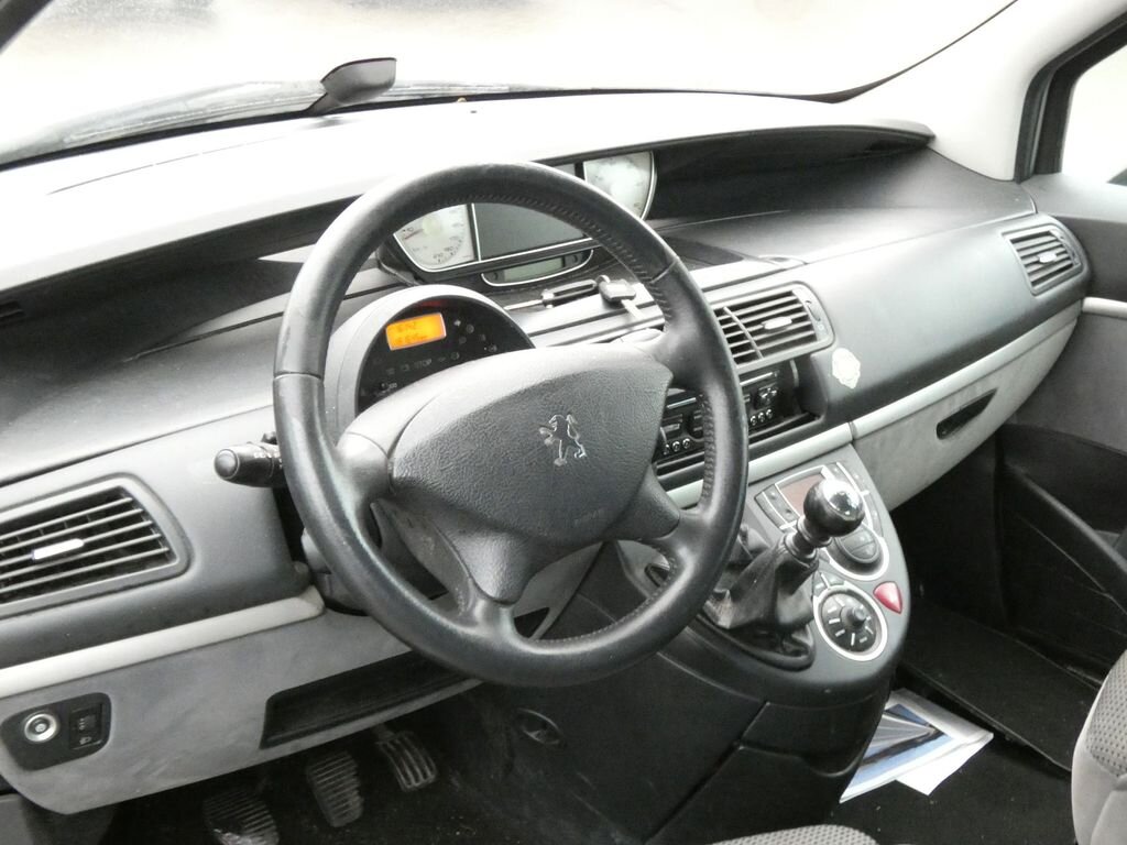 Peugeot 807 MPV 2,0 l 100 kw