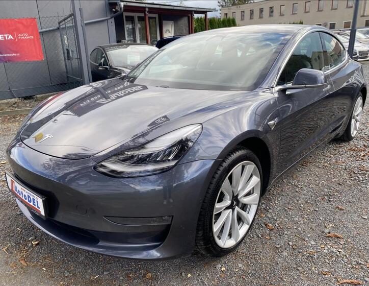 Tesla Model 3 1
