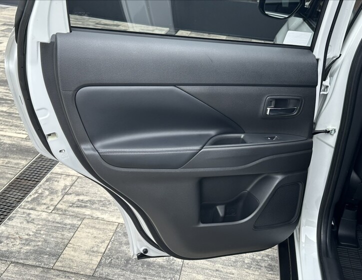 Mitsubishi Outlander 14