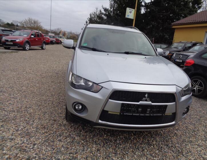 Mitsubishi Outlander 2