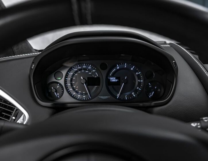 Aston Martin Vanquish 31