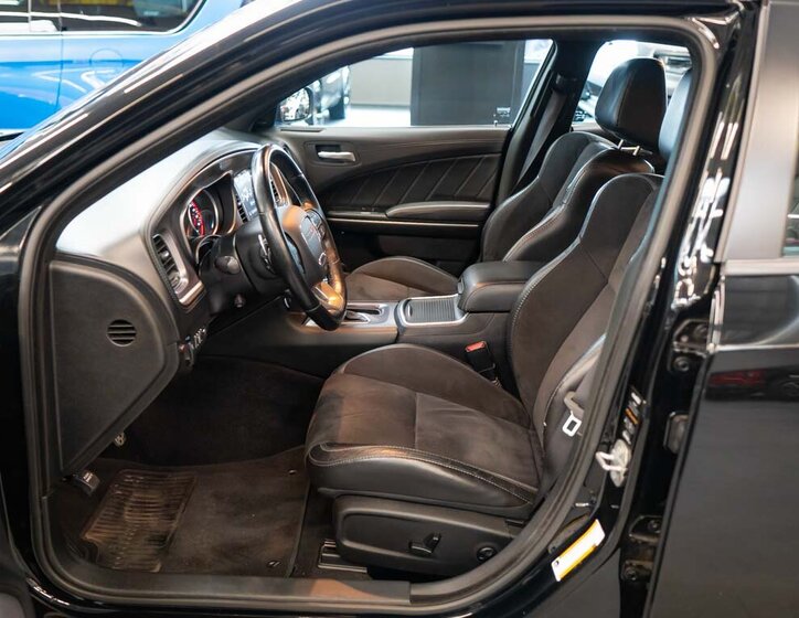 Dodge Charger Sedan / Limuzína 6,4 l 361 kw