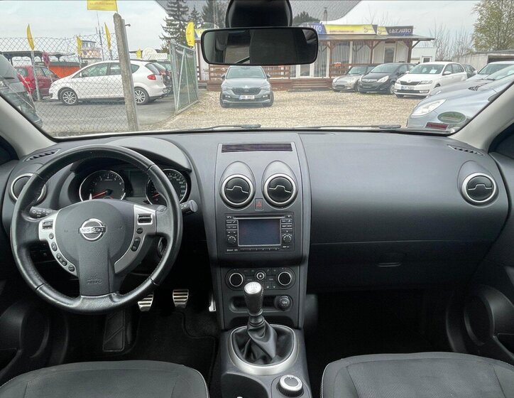 Nissan Qashqai SUV / Terénní 2,0 l 104 kw