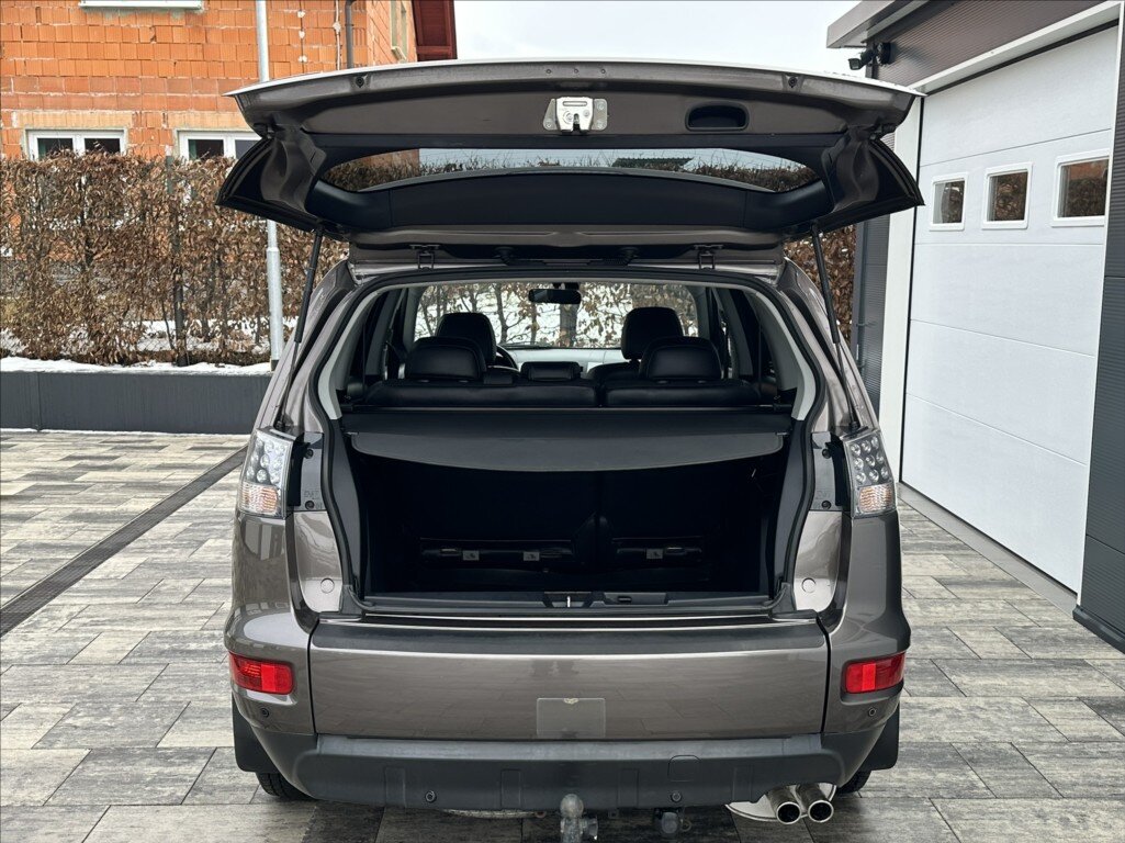 Mitsubishi Outlander SUV 2,3 l 130 kw