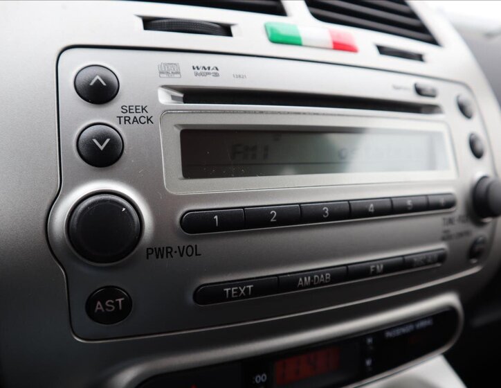 Toyota Urban Cruiser Hatchback 1,3 l 74 kw