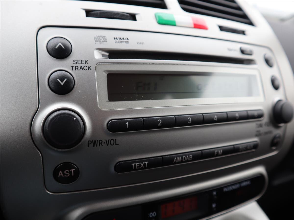 Toyota Urban Cruiser Hatchback 1,3 l 74 kw