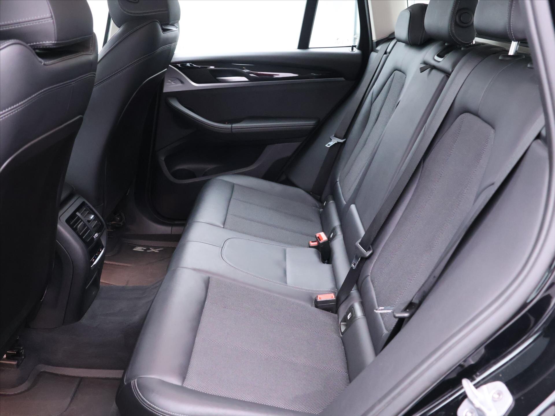 BMW X3 SUV / Terénní 2,0 l 140 kw