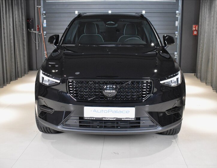 Volvo XC40 SUV / Terénní 2,0 l 145 kw